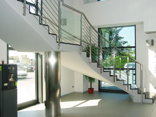 Scala e parapetto in acciaio inox - edificio