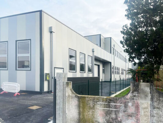 Struttura, rivestimento, serramenti e portoni - Industria