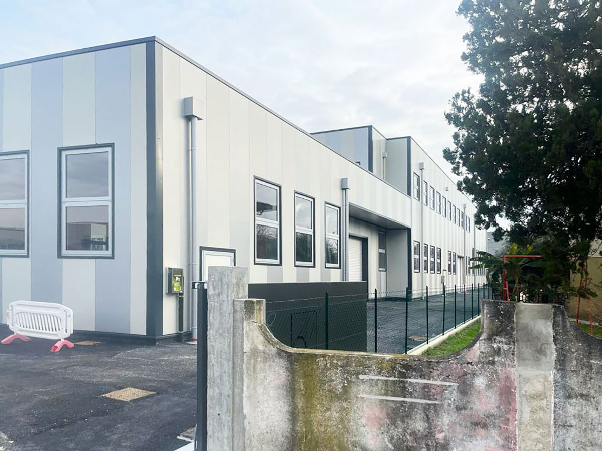 Struttura, rivestimento, serramenti e portoni - Industria