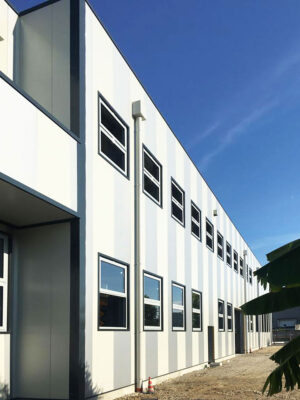 Struttura, rivestimento, serramenti e portoni - Industria