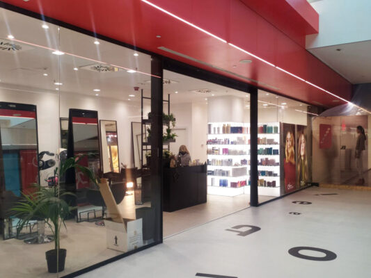 Vetrina e rivestimento superiore - commerciale